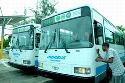  Transports Metropolitans de Barcelona dona 36 autobuses a Cuba y El Salvador